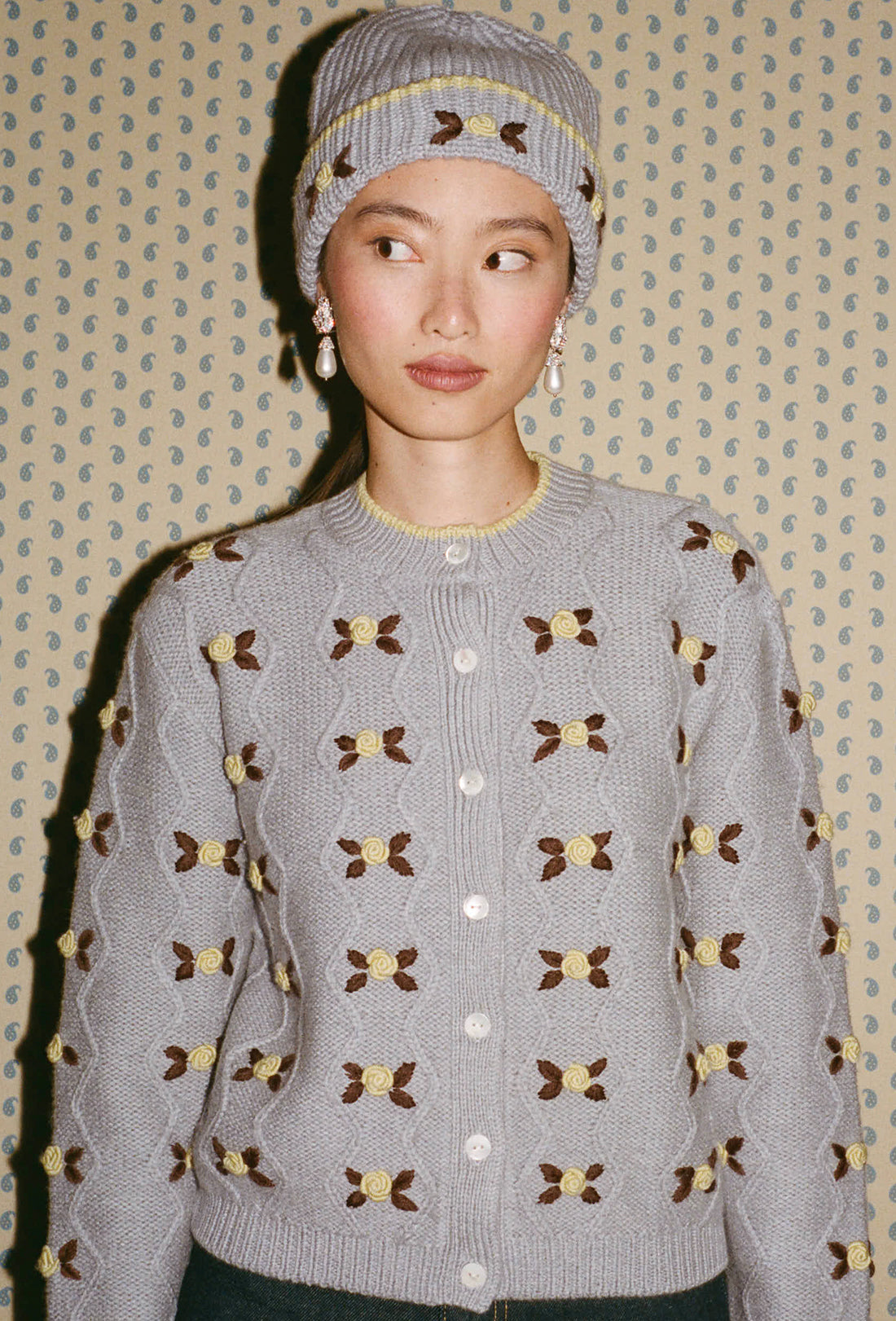 Bloom Cardigan - Pale Grey/Dusty Yellow - Image 2